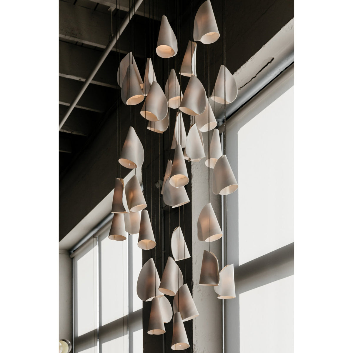 21-thin-porcelain-pendant-lamp