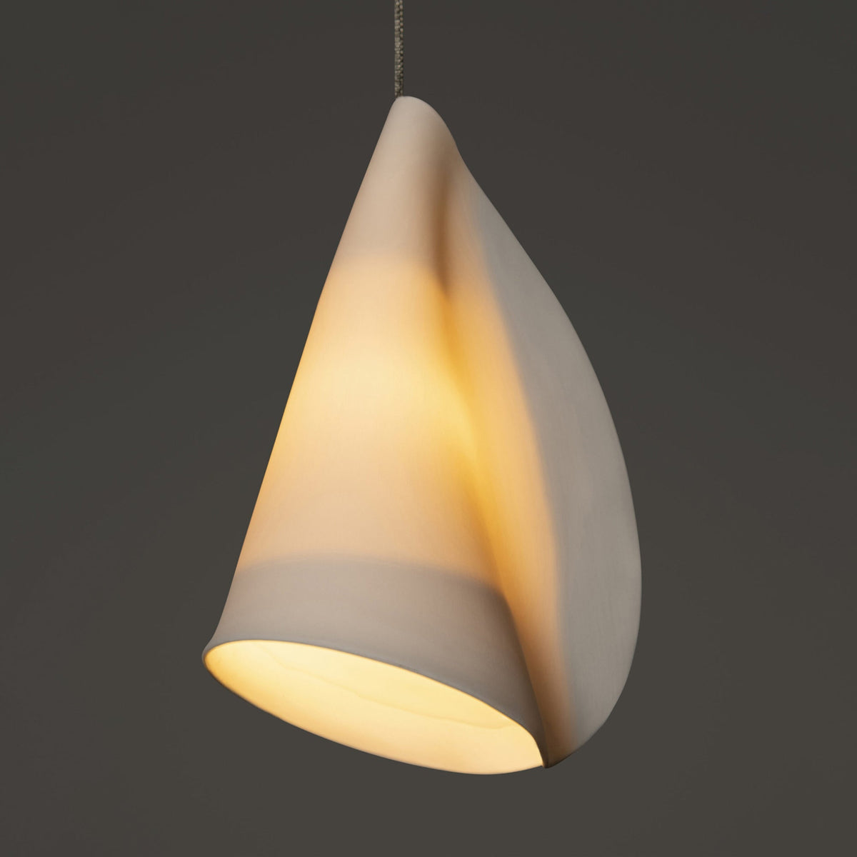 21-thin-porcelain-pendant-lamp