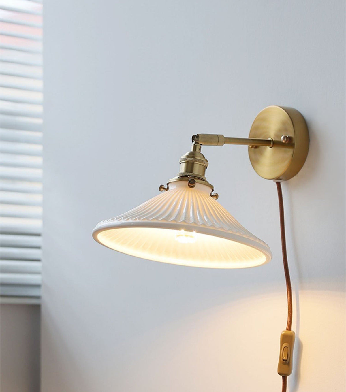ceramic-glass-plug-in-wall-sconce-light-226gbwl