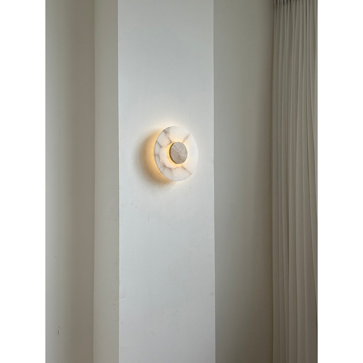 alba-alabaster-wall-lamp