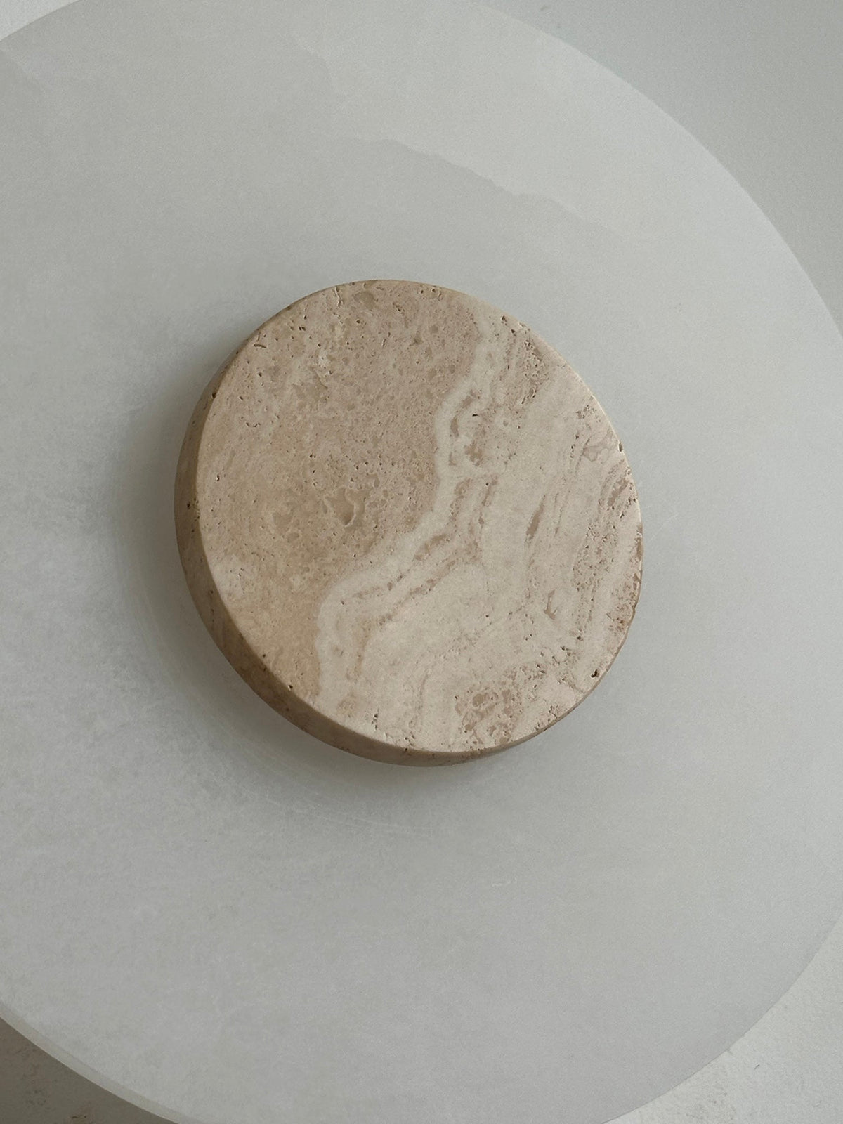 alba-alabaster-wall-lamp