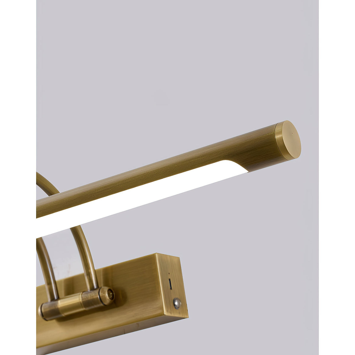 alton-brass-wall-lamp