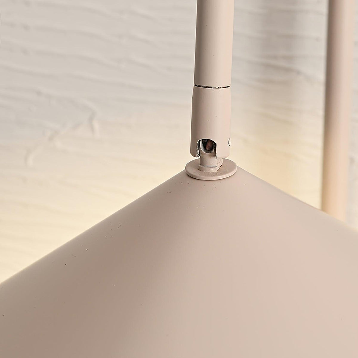 arum-wall-lamp