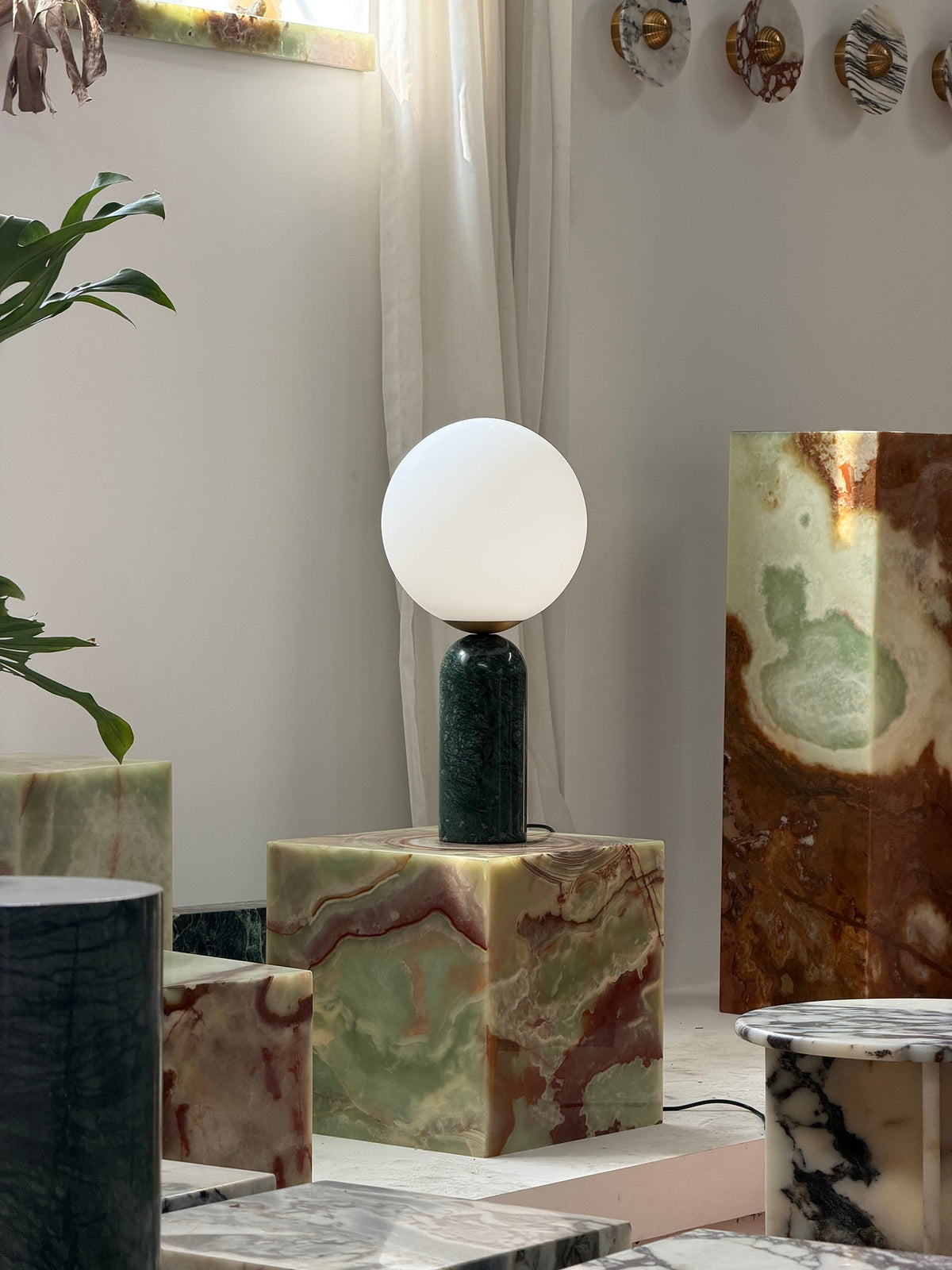 atlas-table-lamp