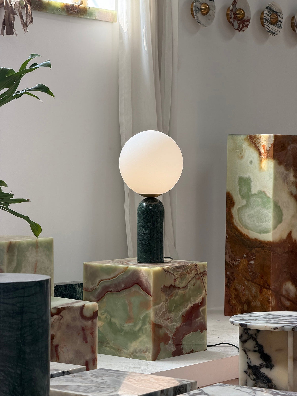 atlas-table-lamp