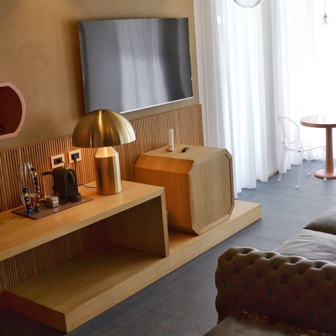 atollo-metal-table-lamp