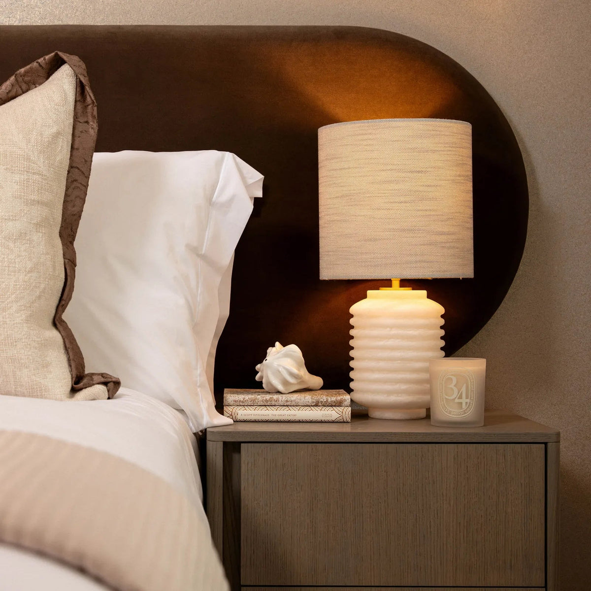 auria-alabaster-table-lamp