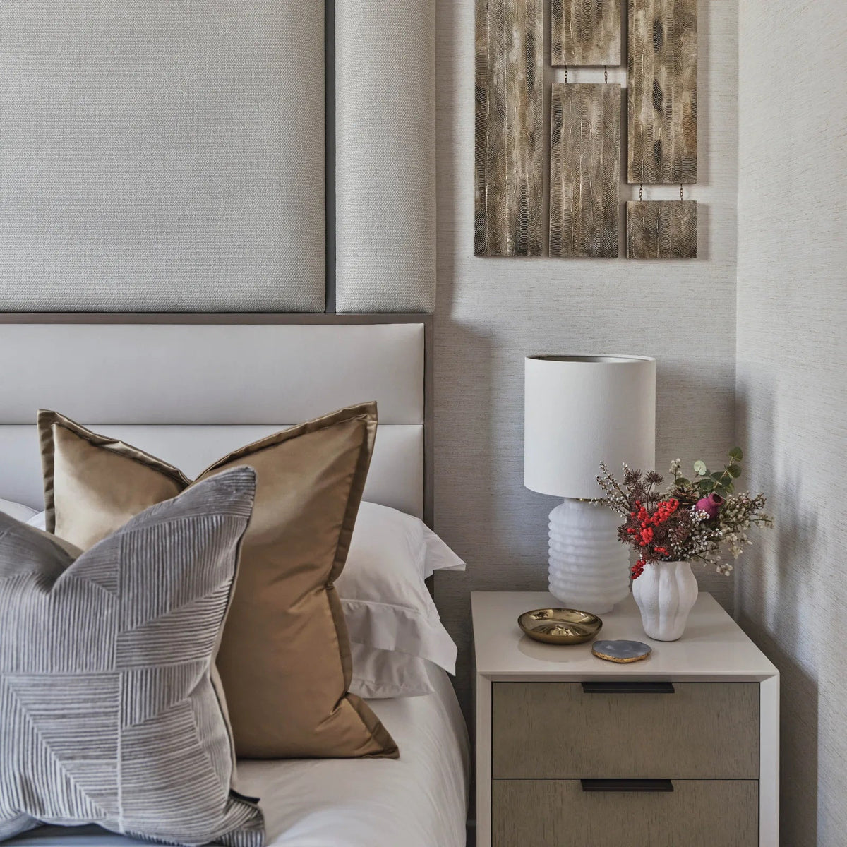 auria-alabaster-table-lamp