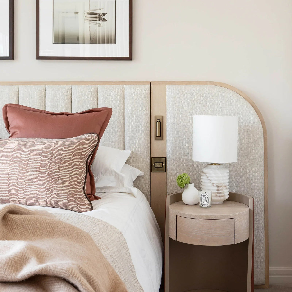 auria-alabaster-table-lamp