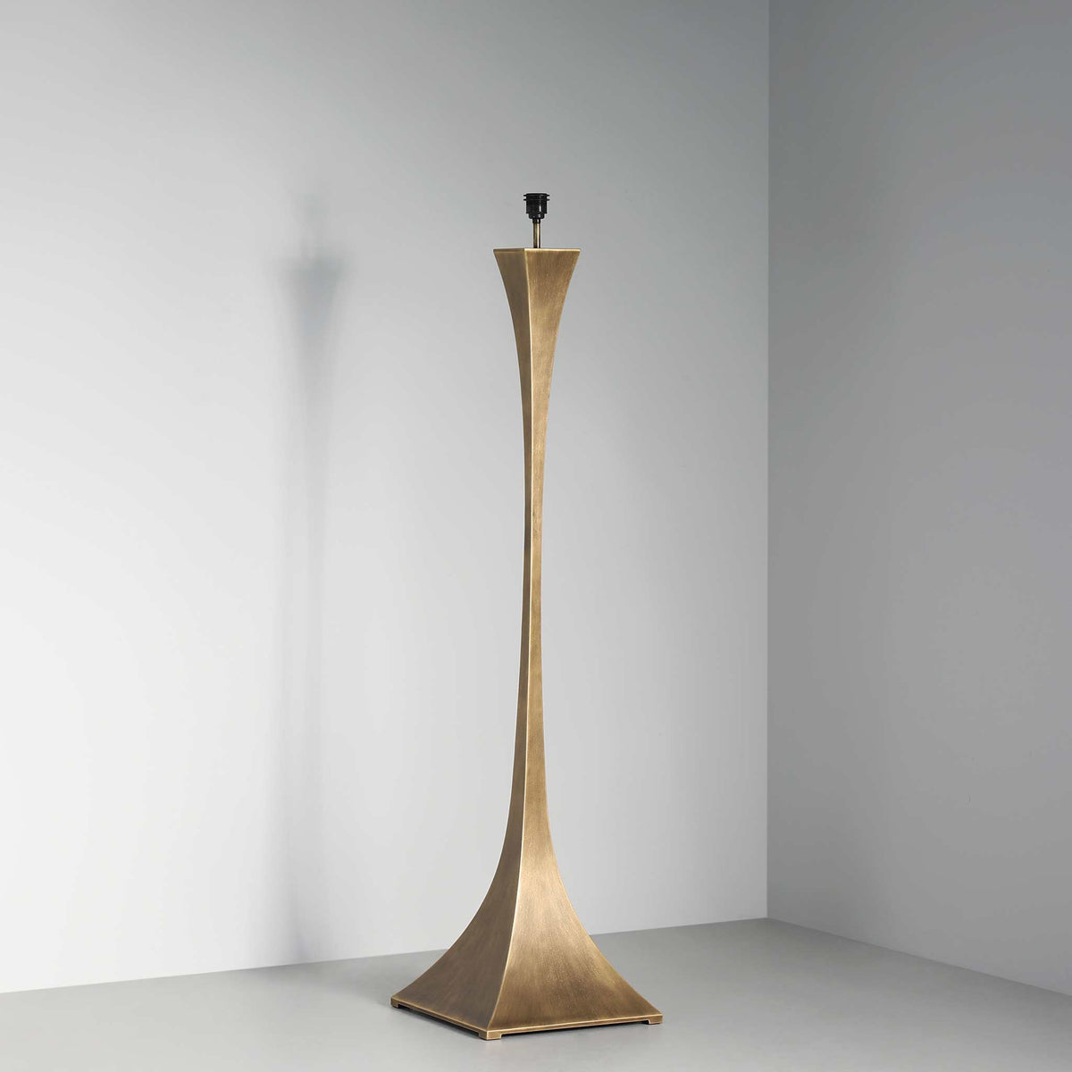 capricorn-floor-lamp