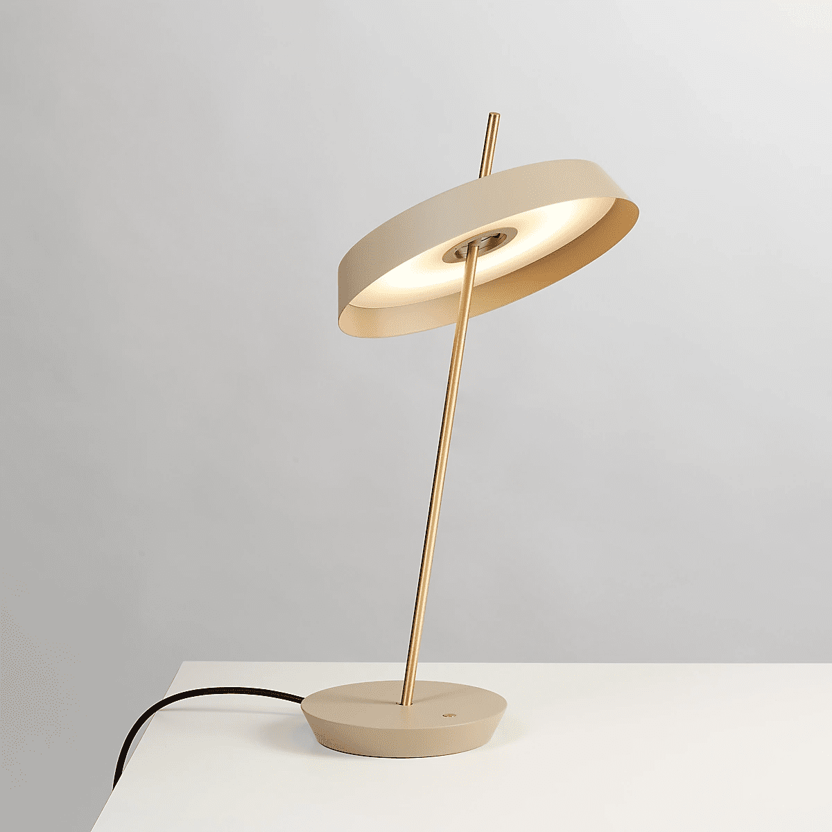 Round Base Desk Light by