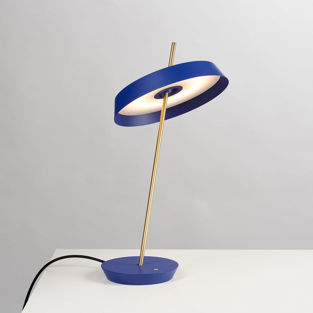 Round Base Desk Light by