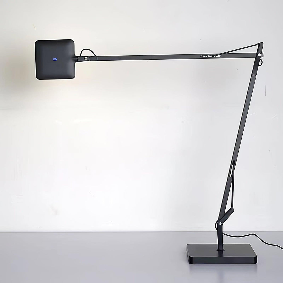 Kelvin Edge Table Lamp