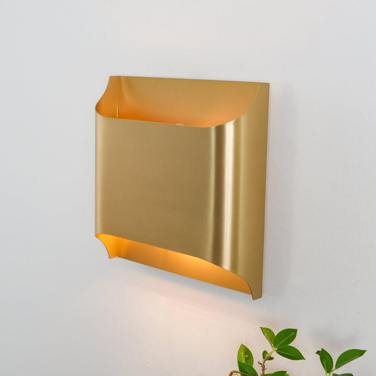leclerc-brass-wall-lamp
