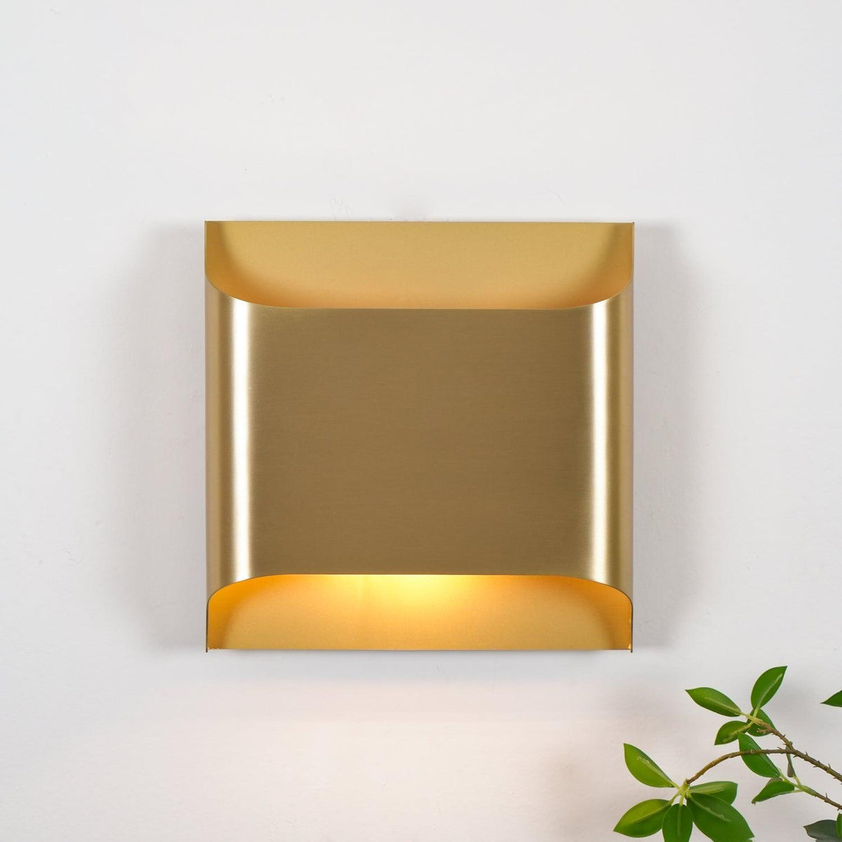 leclerc-brass-wall-lamp