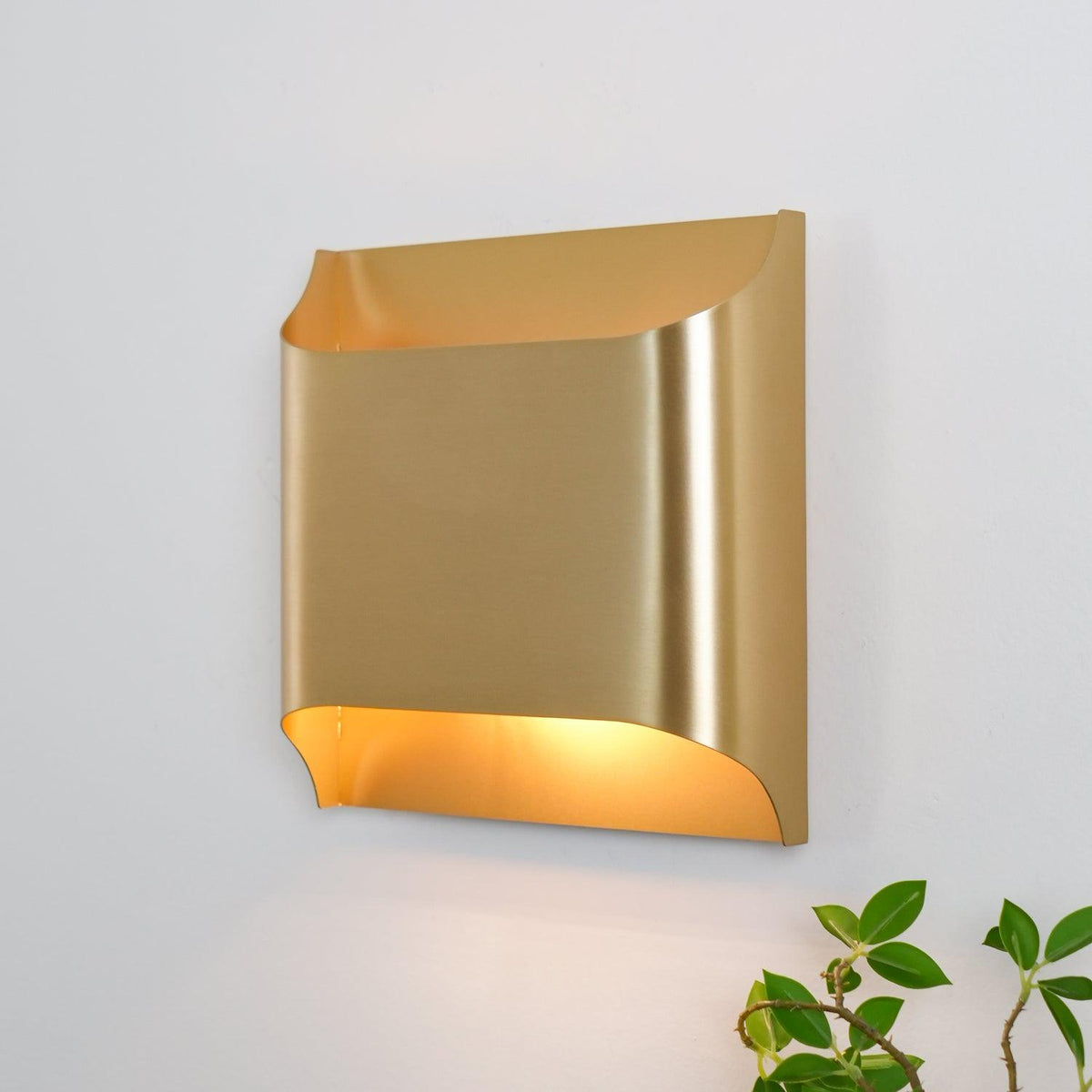 leclerc-brass-wall-lamp