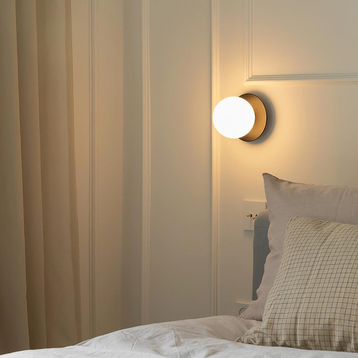 liila-wall-lamp