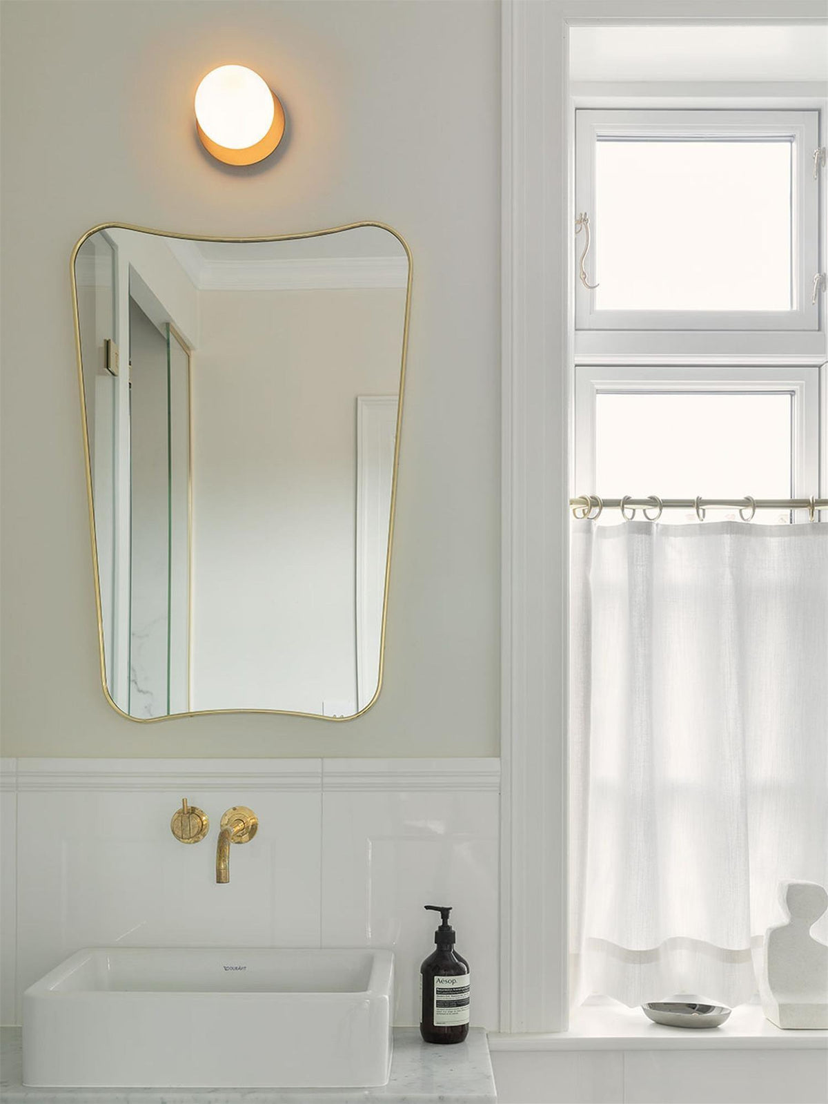 liila-wall-lamp