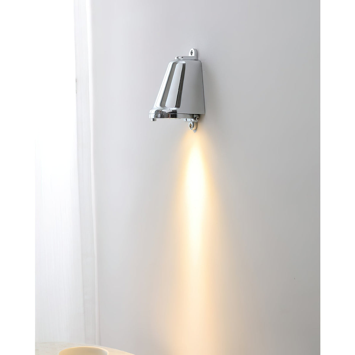 mast-wall-lamp