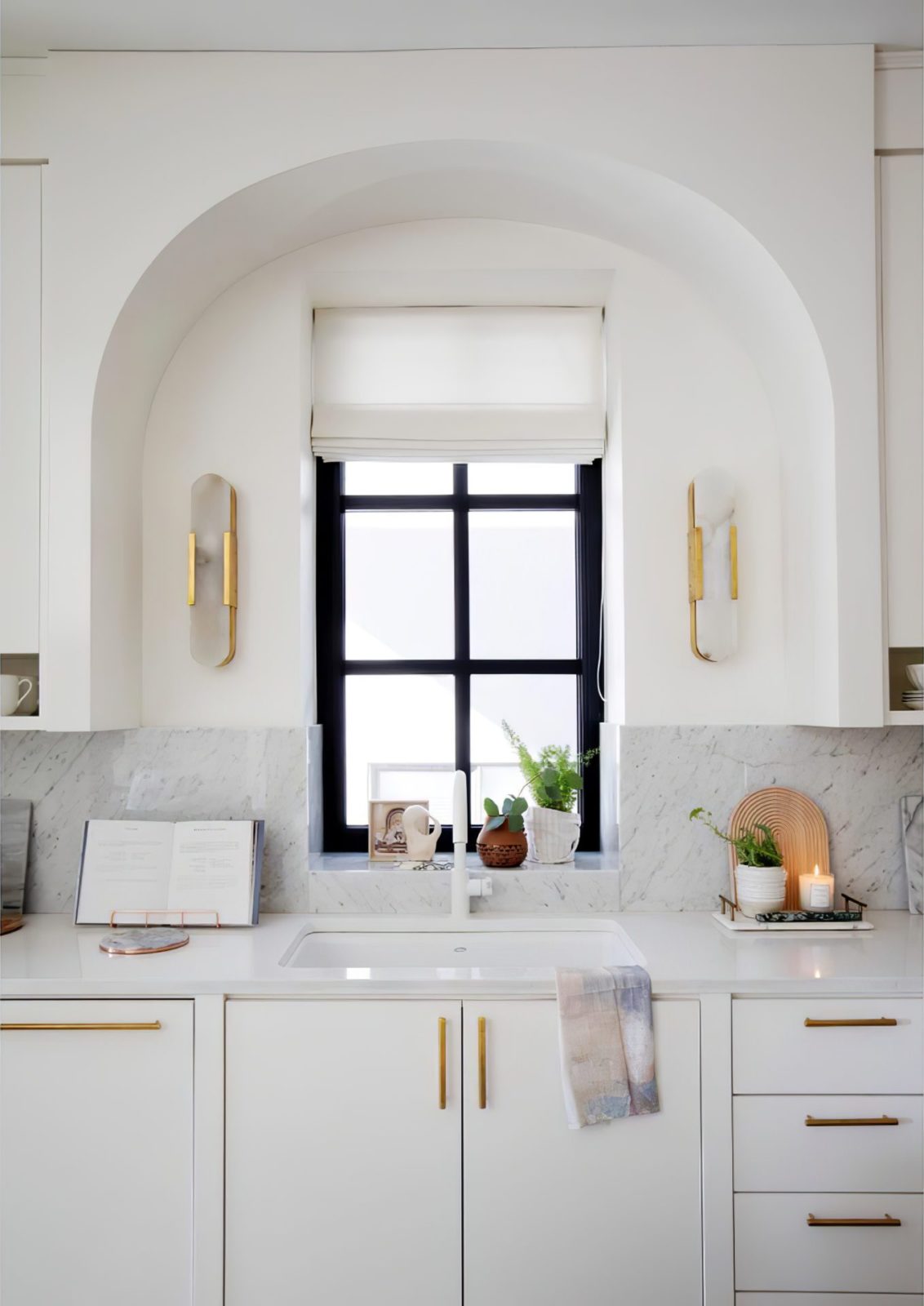 Melange Elongated Alabaster Sconce