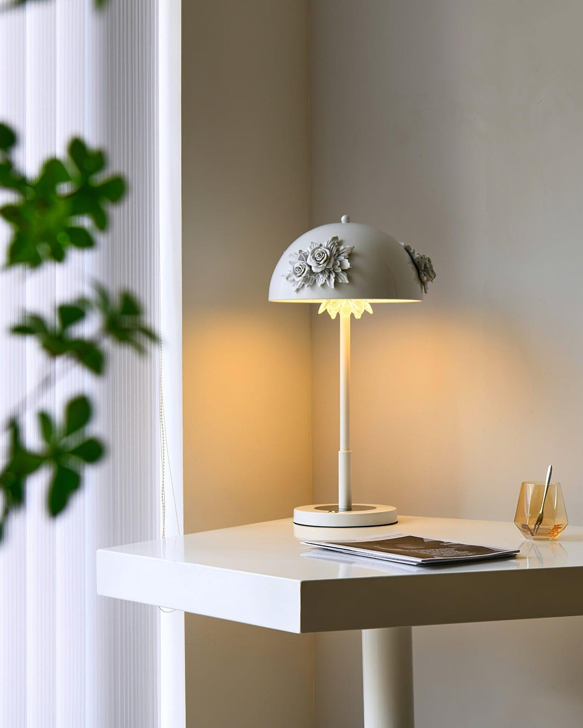 Meni Table Built In Battery Lamp