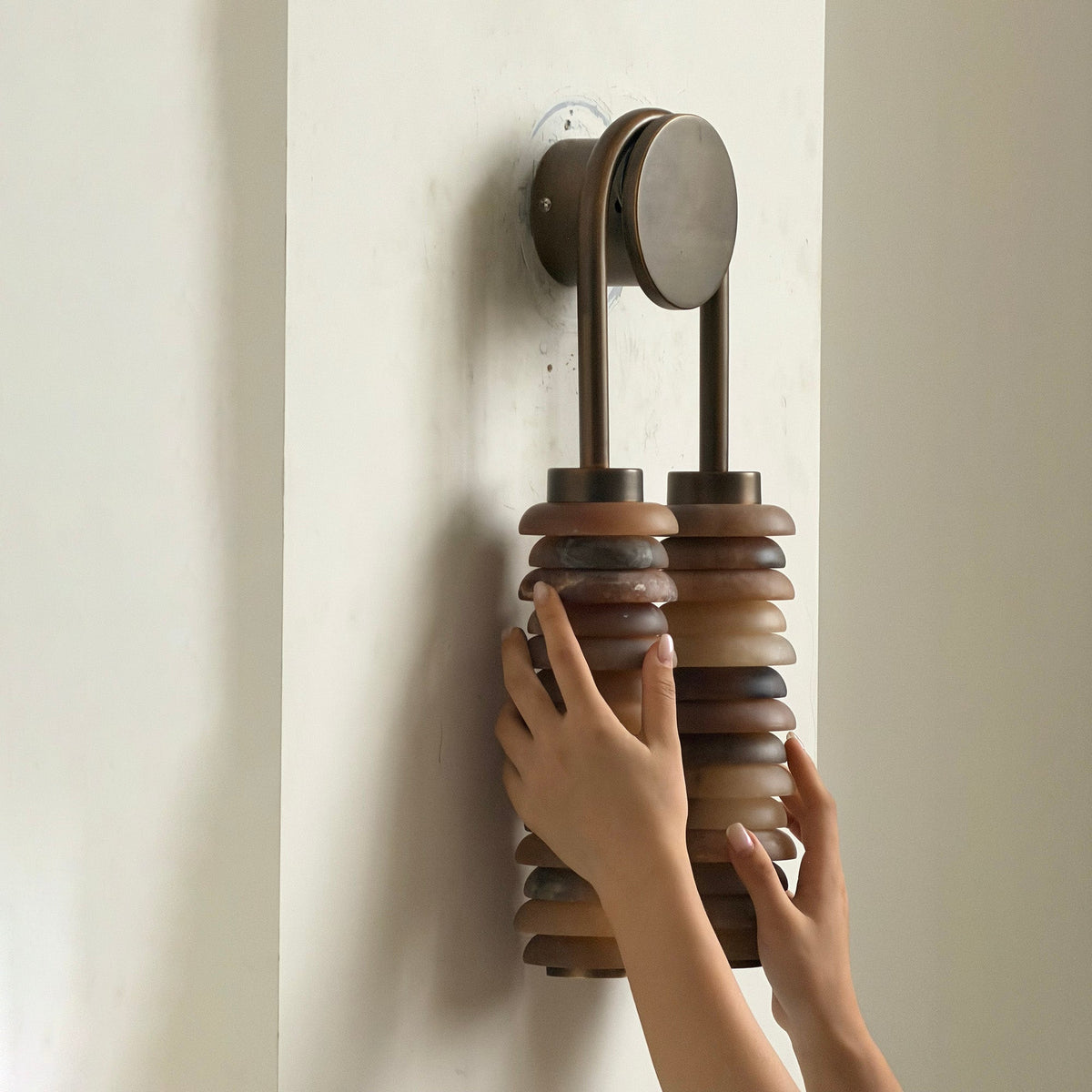 payson-alabaster-wall-lamp