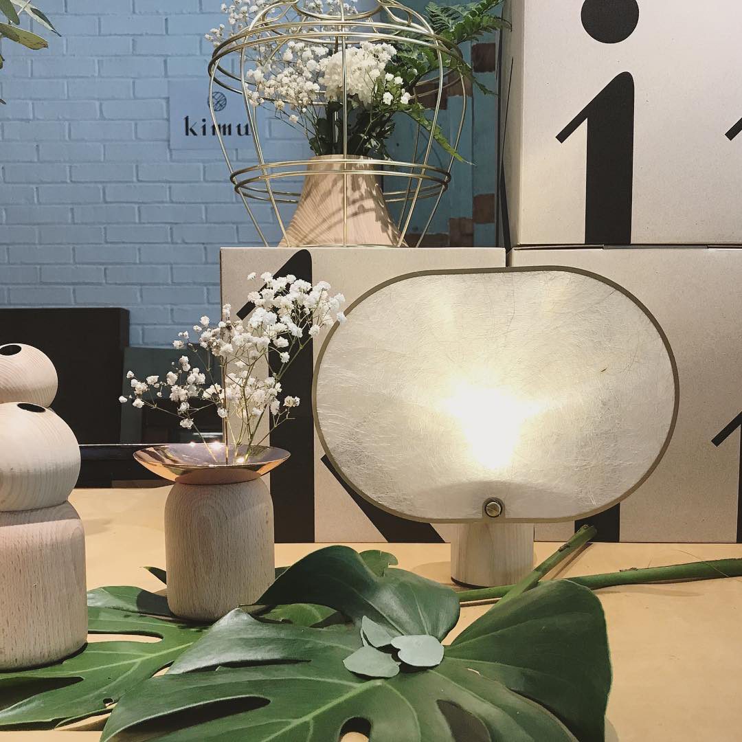 Table lamp with screen desi