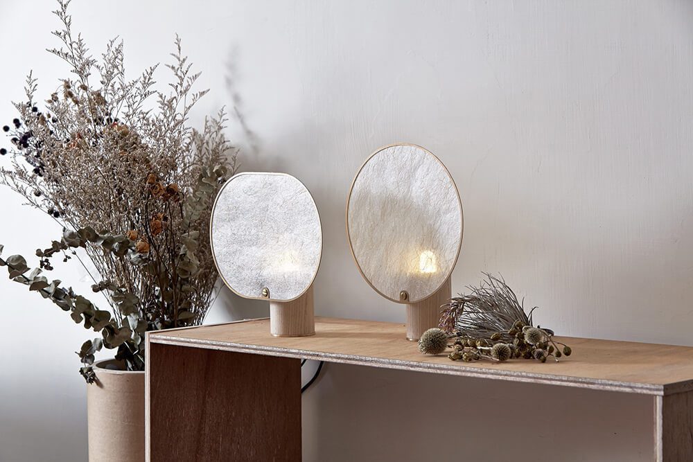 Table lamp with screen desi