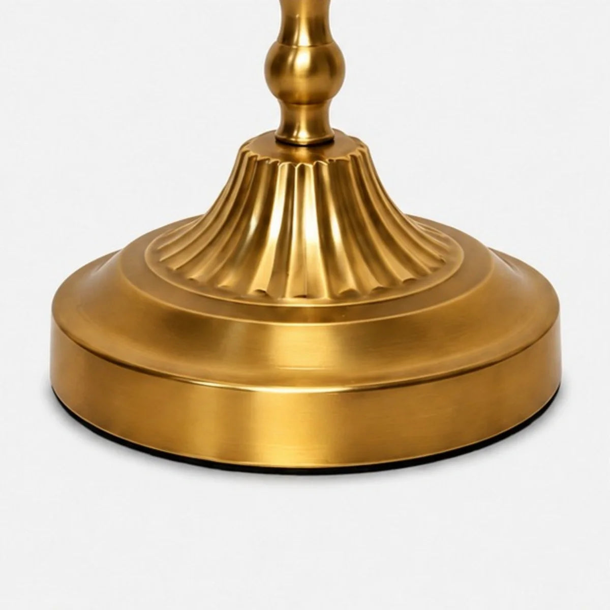 serilda-vintage-shell-pearl-chain-table-lamp