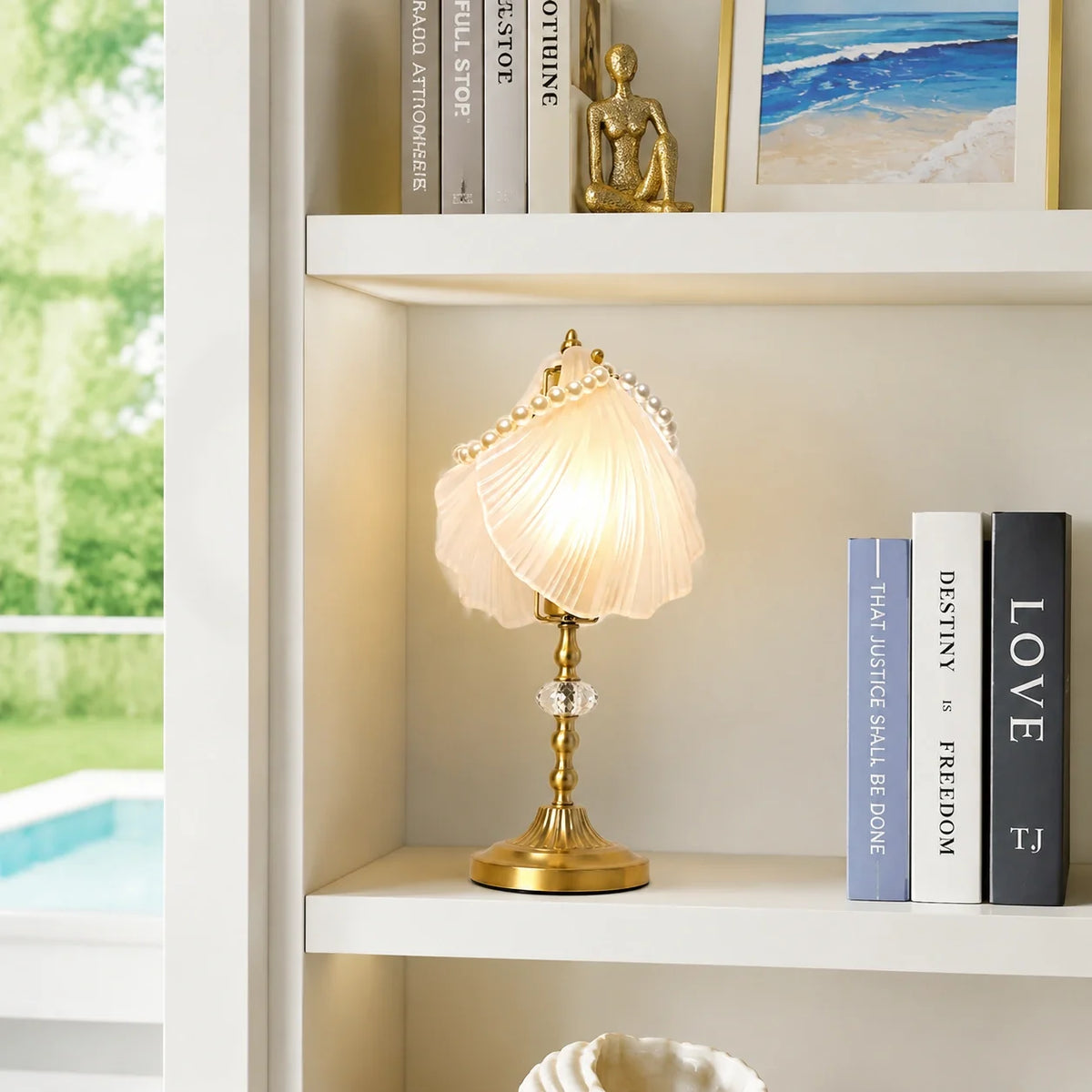 serilda-vintage-shell-pearl-chain-table-lamp