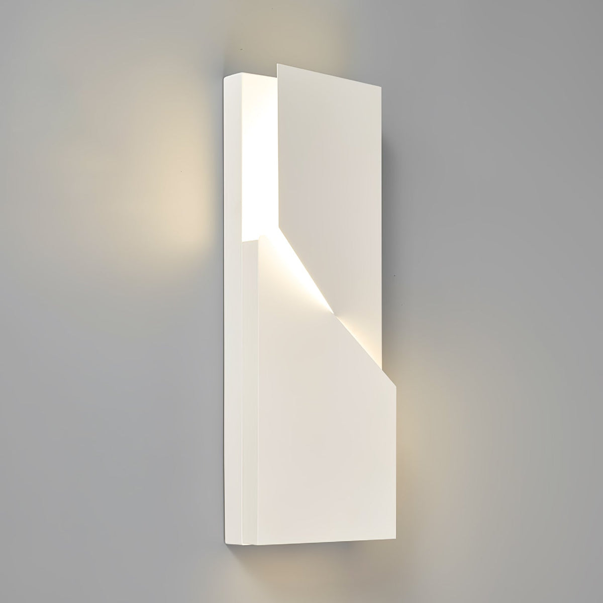 Shadows Charging Grand Sconce