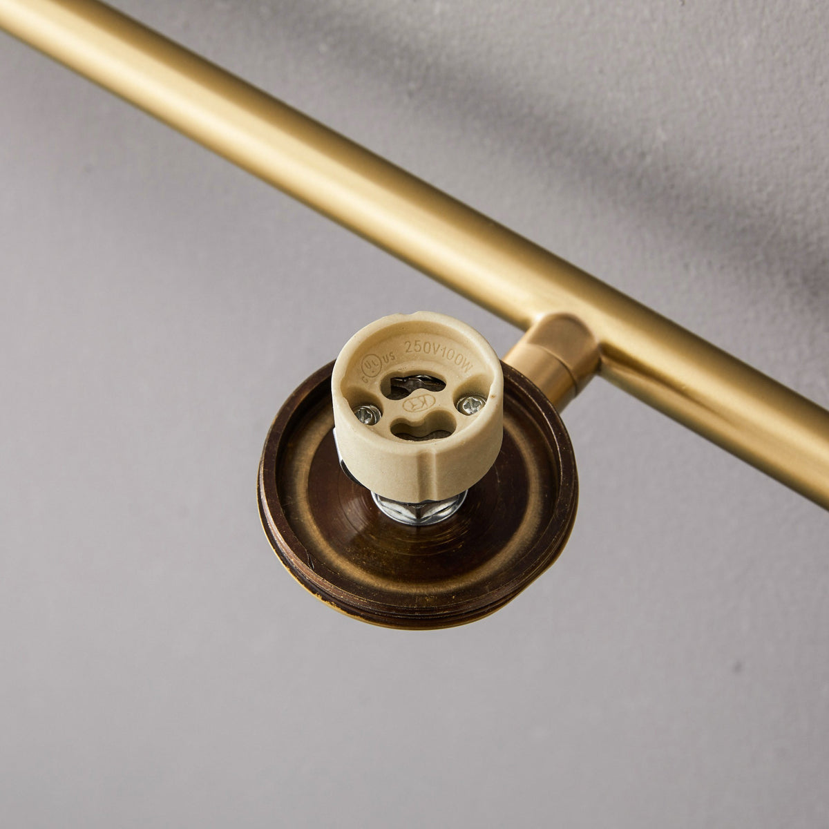 taylor-adjustable-head-wall-lamp