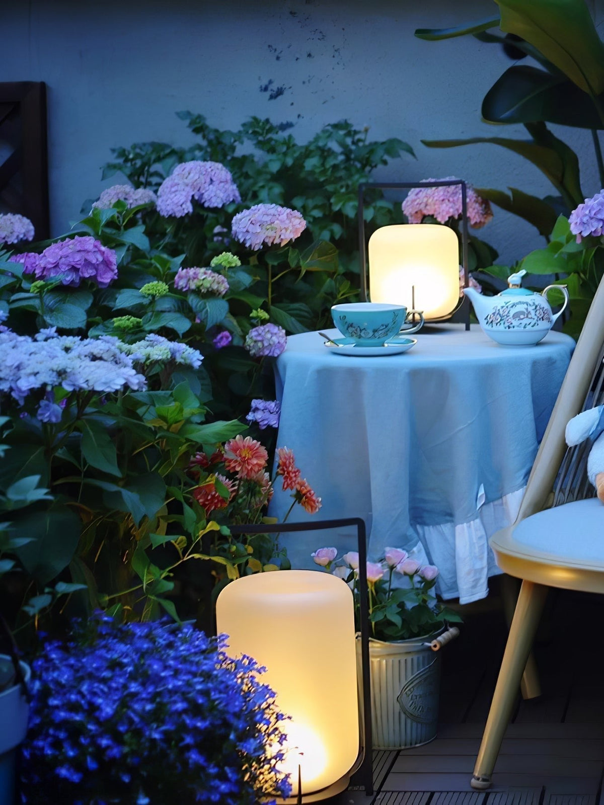 Twilight Lantern Portable Rechargeable Dining Lamp for Outd