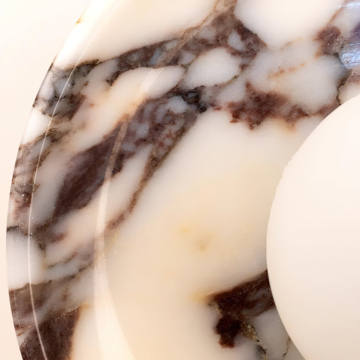 viola-marble-wall-lamp