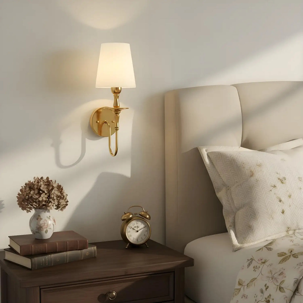 xanthe-retro-classic-gold-curving-arm-wall-sconce