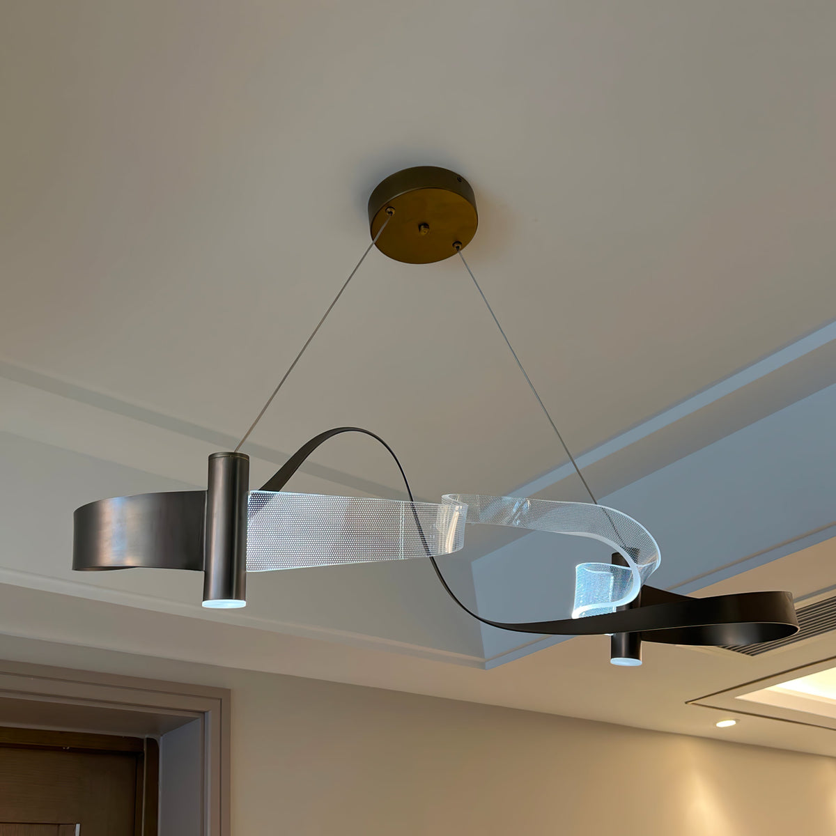 zephyr-led-linear-chandelier