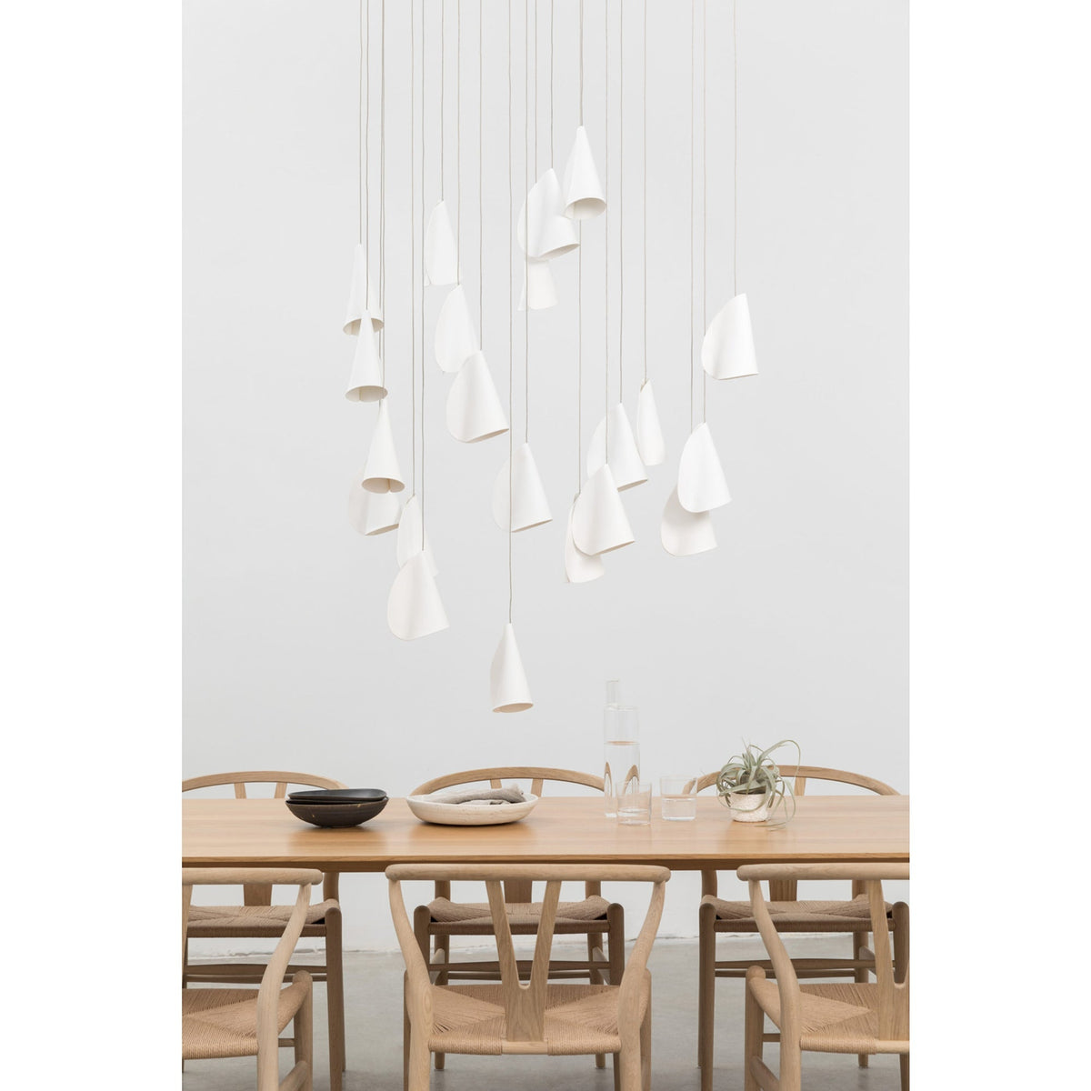 21-thin-porcelain-pendant-lamp
