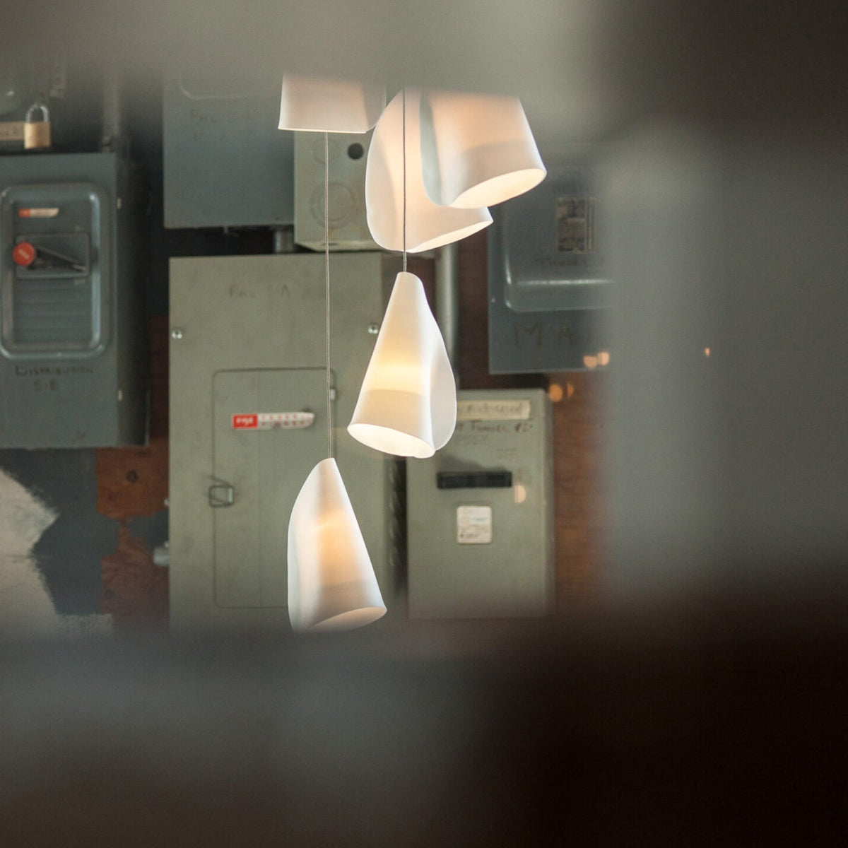 21-thin-porcelain-pendant-lamp