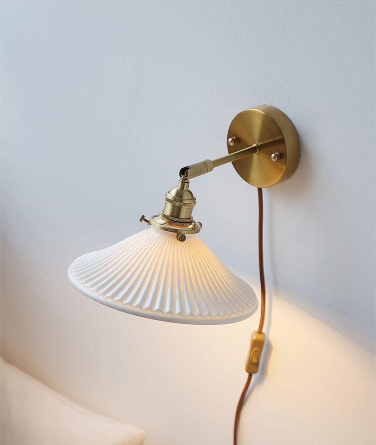 ceramic-glass-plug-in-wall-sconce-light-226gbwl