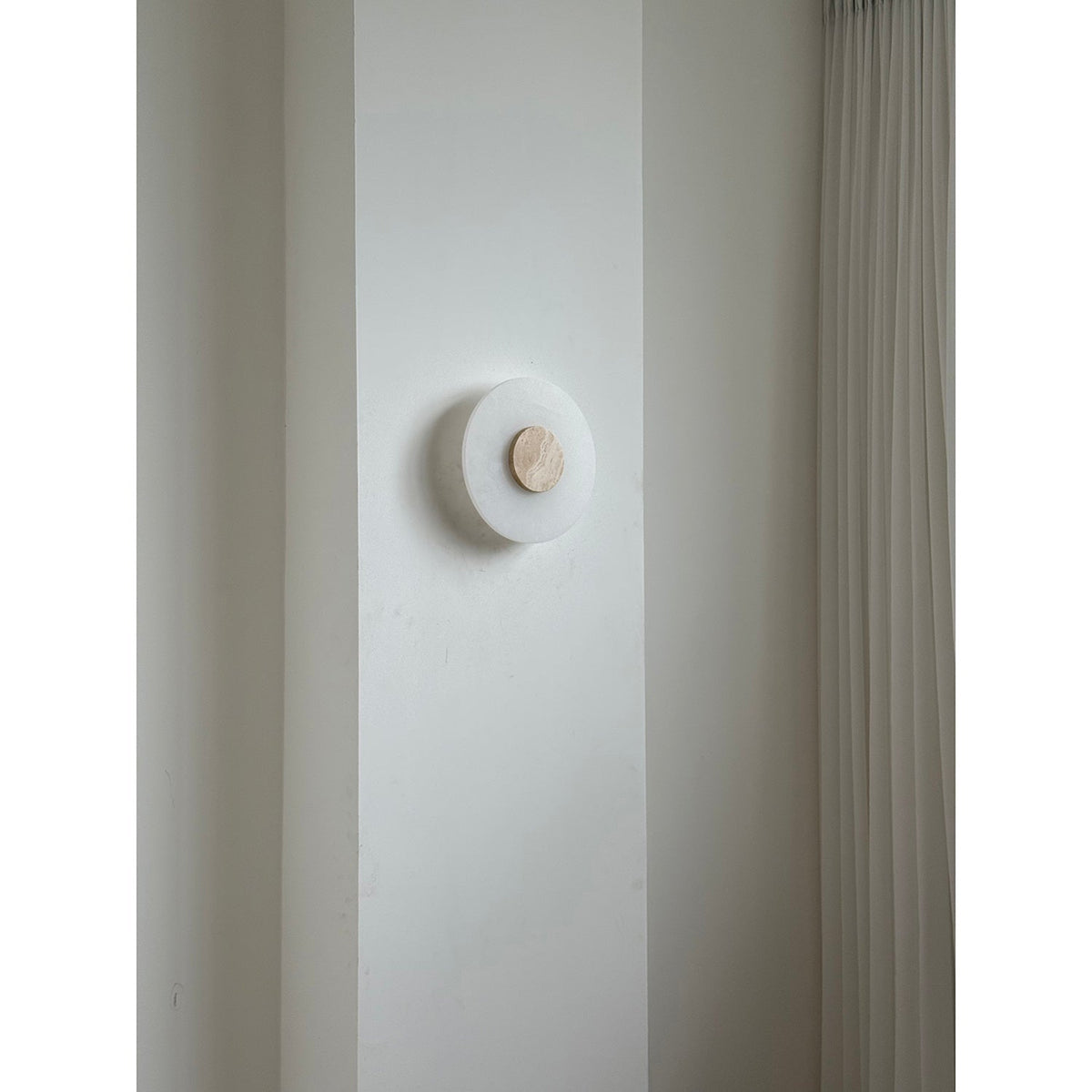 alba-alabaster-wall-lamp