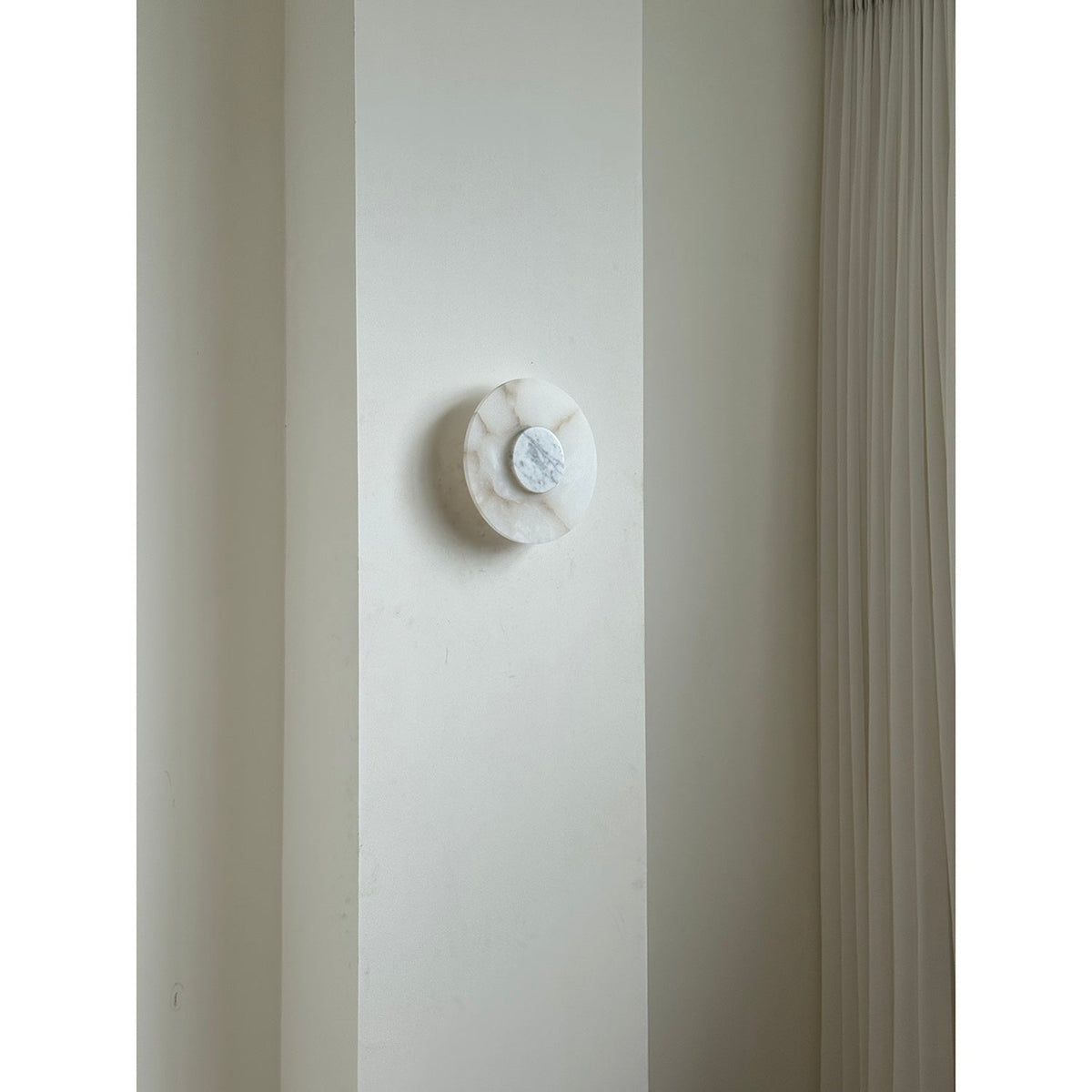 alba-alabaster-wall-lamp