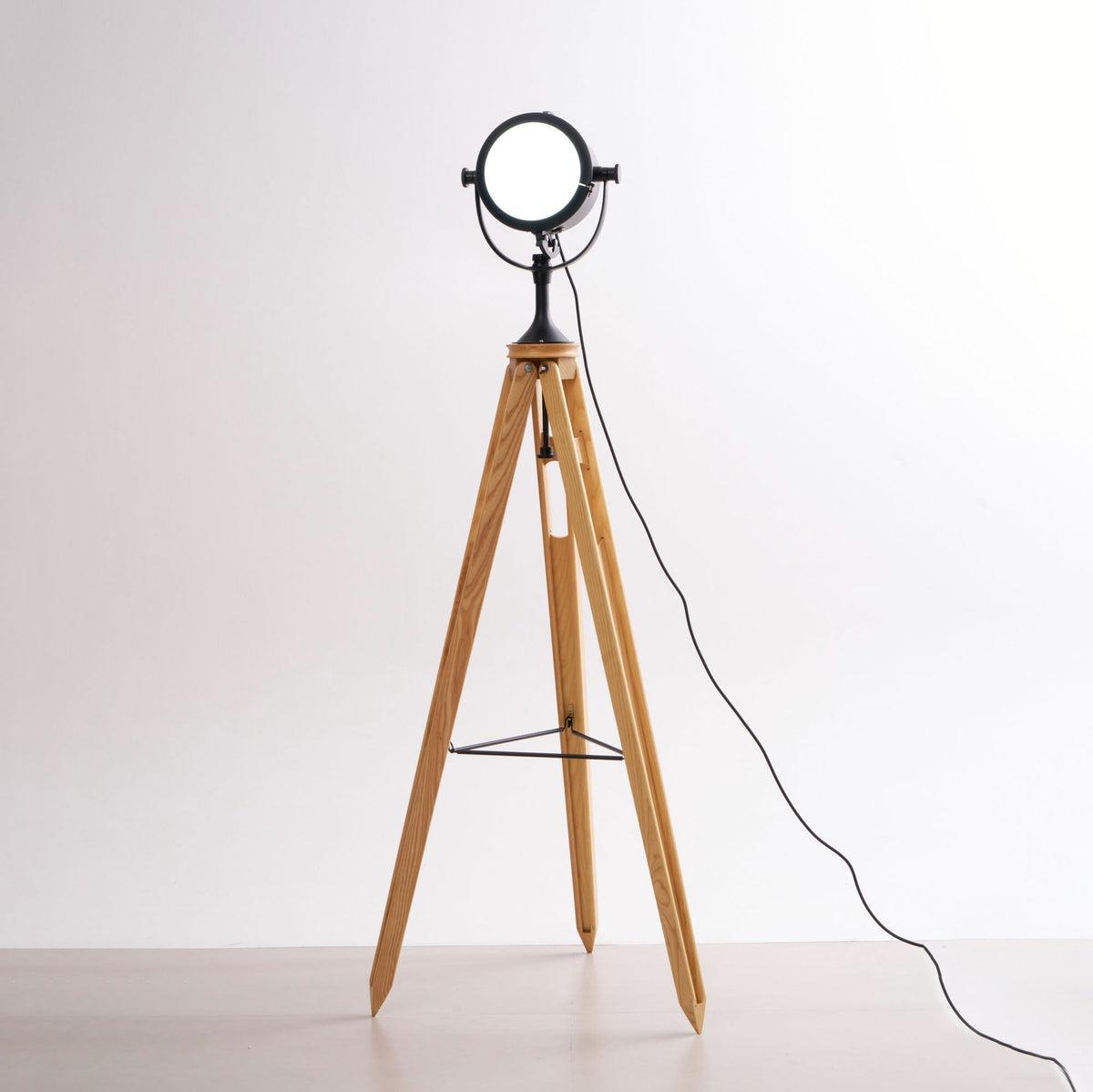 alfred-tripod-floor-lamp