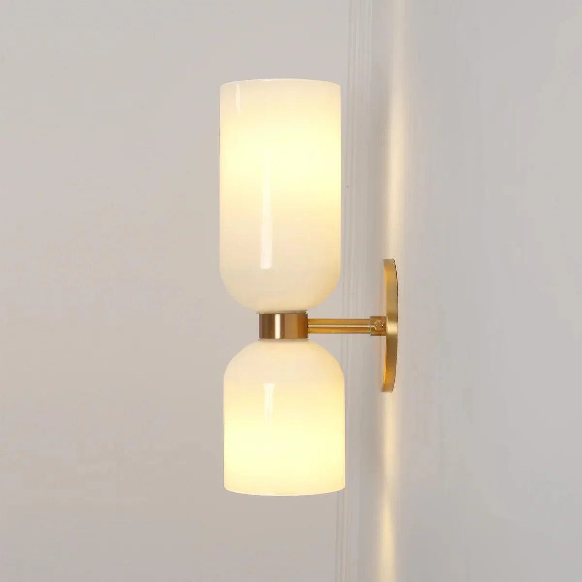 edie-wall-lamp