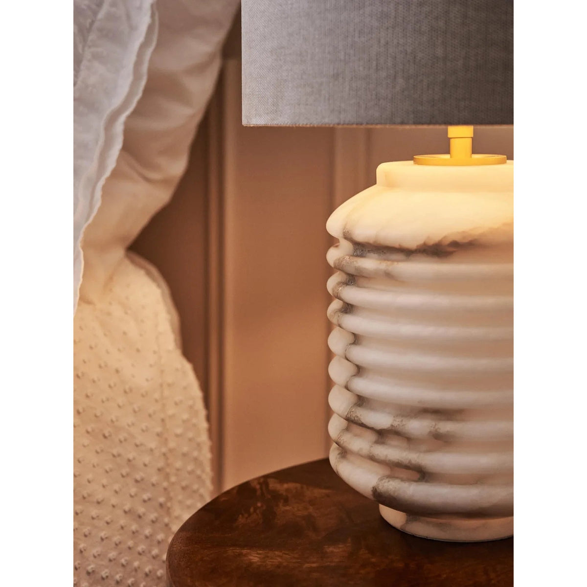 auria-alabaster-table-lamp