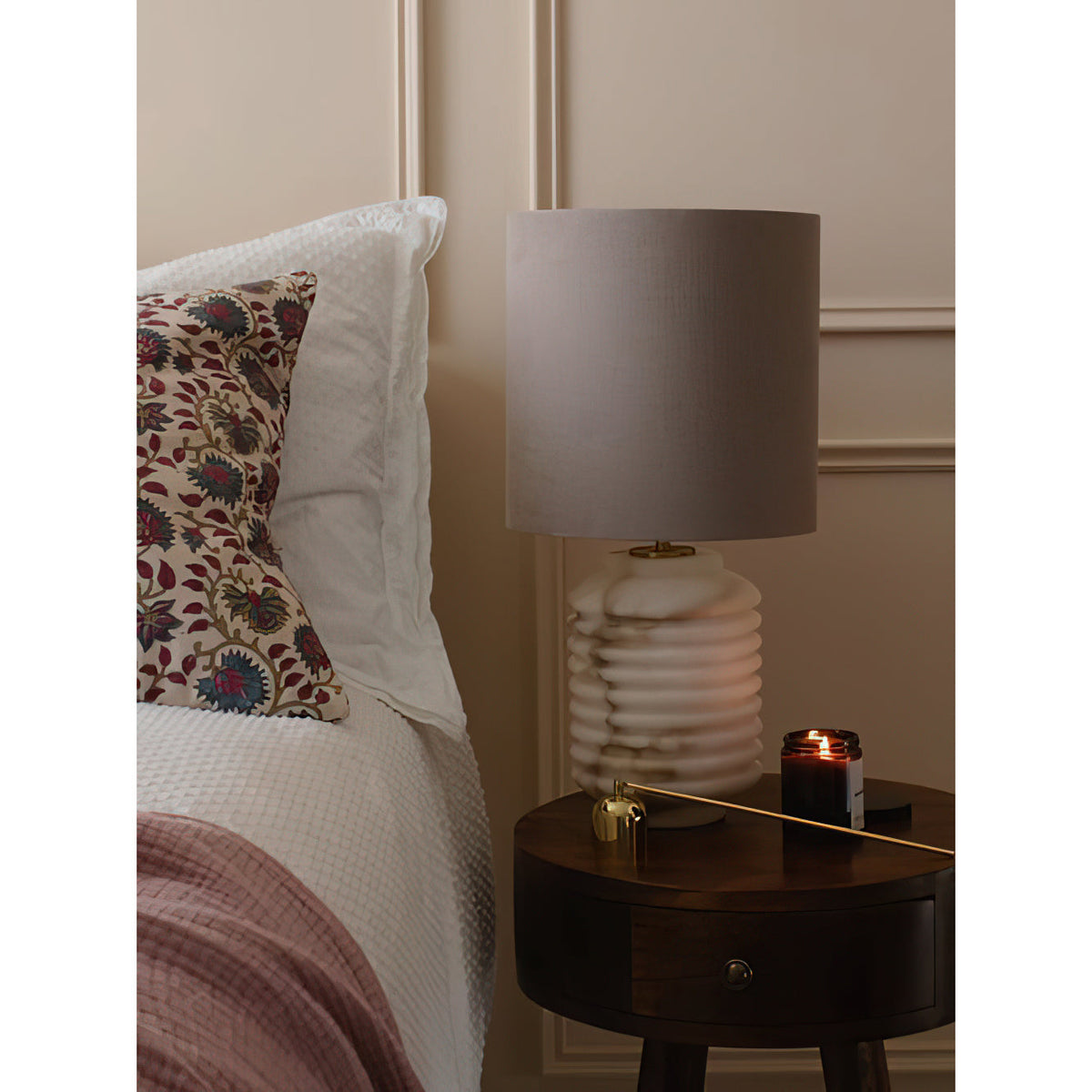 auria-alabaster-table-lamp