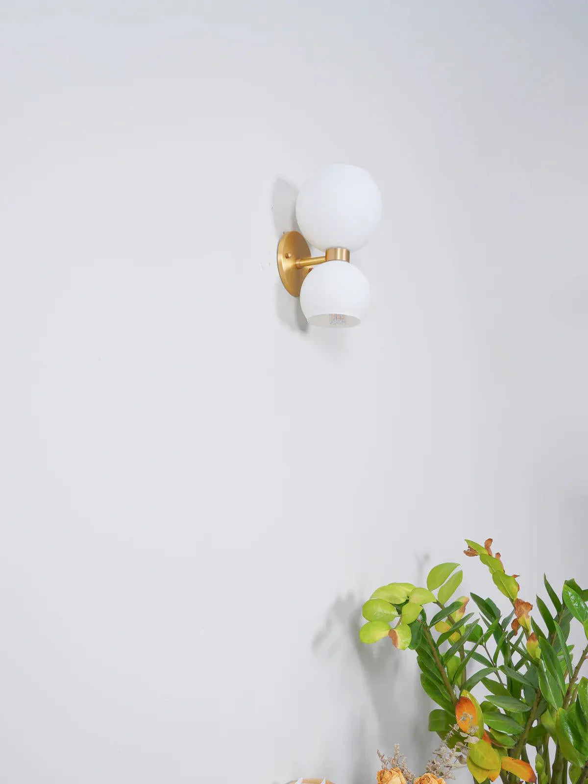 round-pearl-sconce