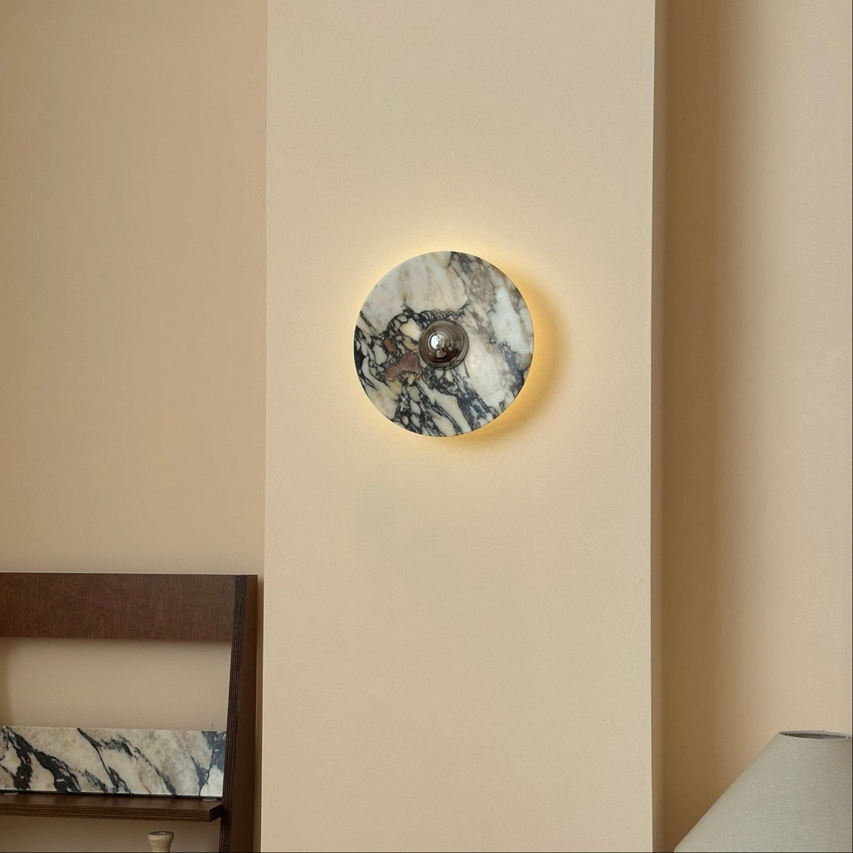 calacatta-round-marble-sconce