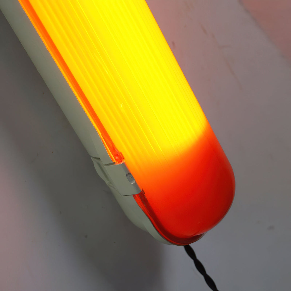 capsules-joy-wall-lamp