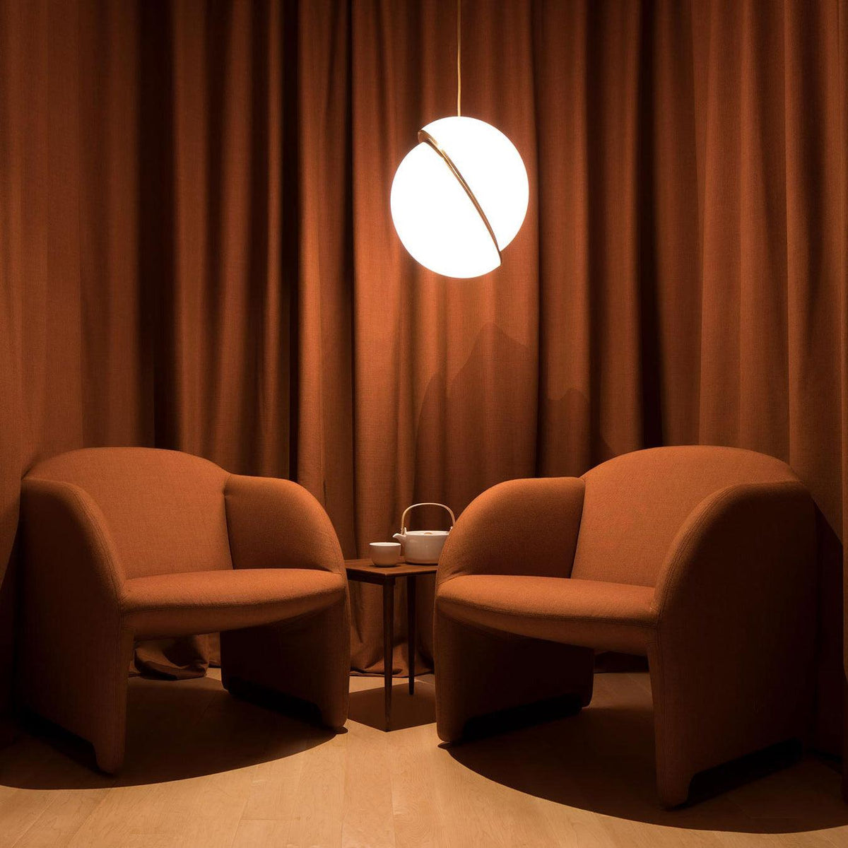 crescent-pendant-lamp