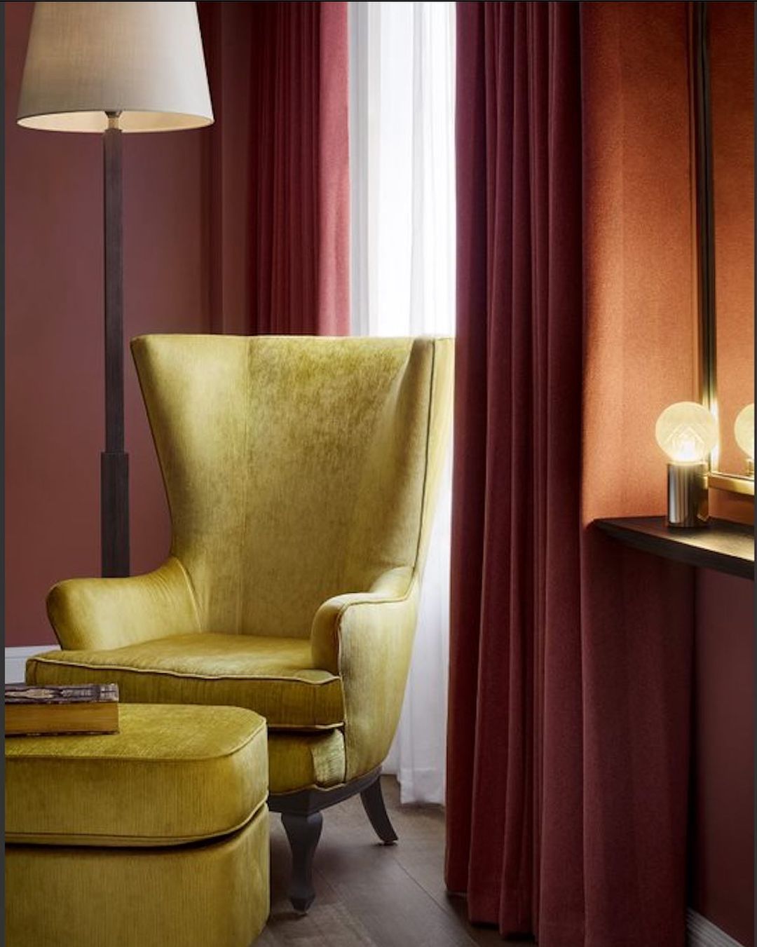 LED Table Lamp with Crystal Bulb
